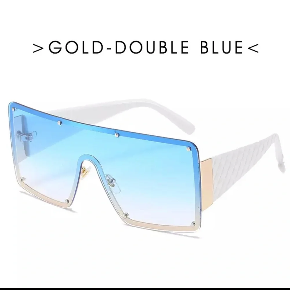 - Oversized sunglasses - Picture 2 of 2